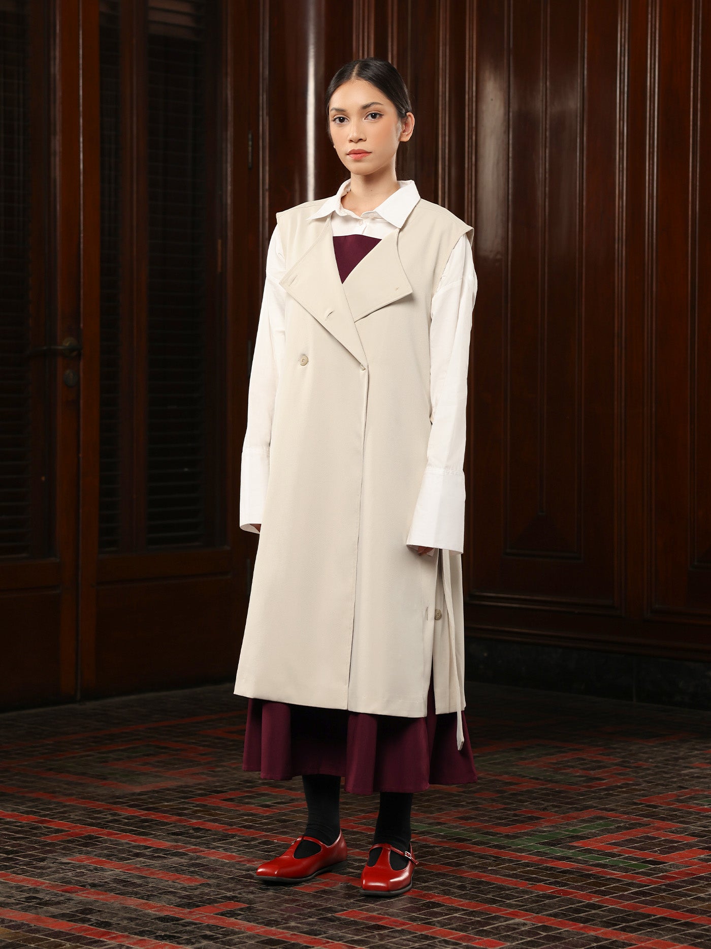 Sleeveless Coat Cream